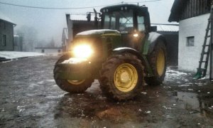 John Deere  6530
