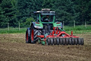 Fendt 724 Vario + Unia Cross L Drive