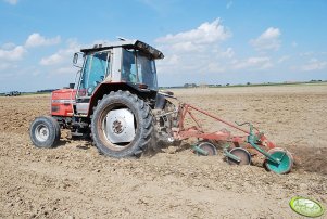 Massey Ferguson 3050 +Kverneland 3X12"