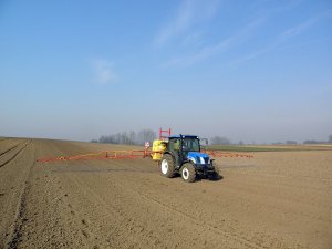 New Holland T4020 + Pilmet 815 XL