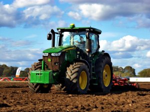 John Deere 7215R