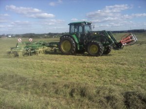 John Deere 6420 + Krone Swadro 860 + TUR 6 Biedaszki