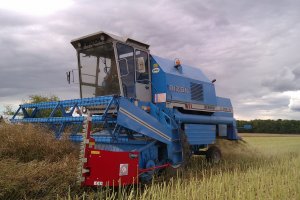 Bizon Rekord Z058 ze stołem do rzepaku