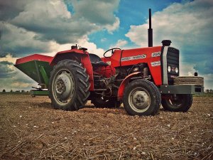 Massey Ferguson 255 + rozsiewacz