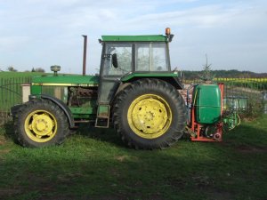 John Deere 3140