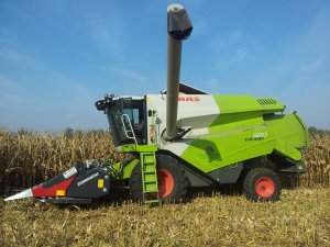 Claas Tucano 320