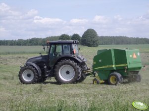 Valtra N111e + John Deere 578