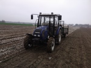 Farmtrac 555 DT + rozrzutnik