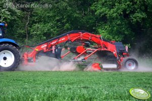 Zgrabiarka z przenośnikiem taśmowym KUHN MERGE-MAXX 900 