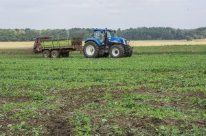 New Holland T7030 Auto Command + Strautmann