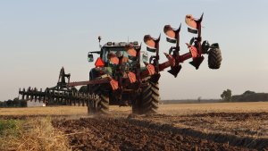 Fendt 818 Vario TMS + Kverneland 5 skib