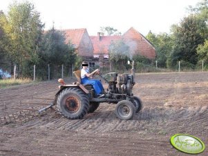 Ciągnik SAM + brony