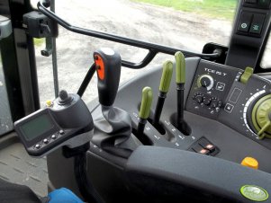 Claas Arion 430 wnętrze