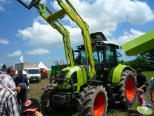 Claas Arion + Stoll robust F 31