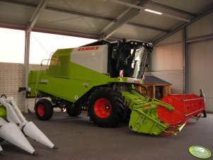 Claas Avero 240