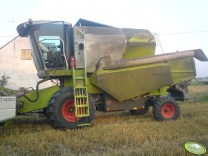 Claas Avero 240