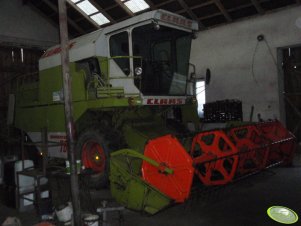 Claas Dominator 76