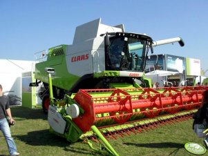 Claas Lexion 750 + V900