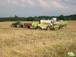 Claas Mega 208, Lexion 560 i JD 7830 z przyczepami 