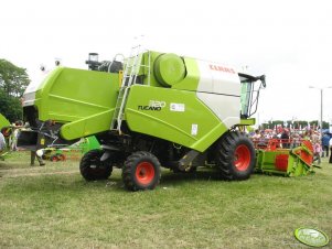 Claas Tucano 320
