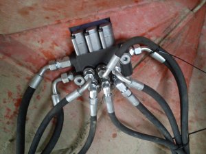 Rozdzielacz 3 sekcyjny w Ursus 1224 Turbo