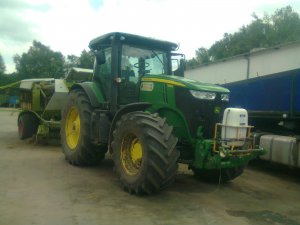 John Deere 7215R i Claas Quadrant