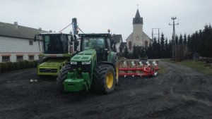 John Deere 8260R &  Claas Lexion 670