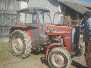 Massey Ferguson 235