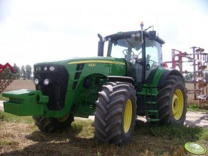 John Deere 8330