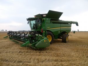 John Deere S680i + 9m heder
