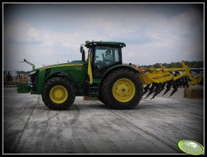 John Deere 8285R + Pług zębowy STROM TERRALAND