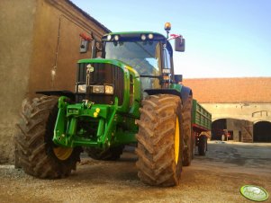 John Deere 6830