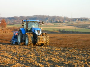 New Holland T7 220 & Lemken Saphir 7