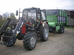 Belarus 820 + przyczepa Deutz-Fahr