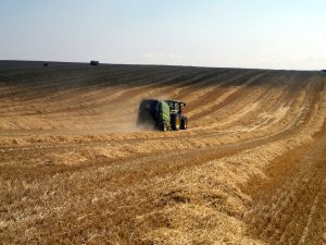 John Deere 6190R & JD 990