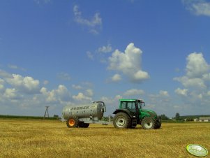 Valtra N111 i beczka Joskin 8400 ME