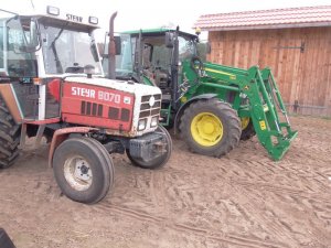 John Deere 5080R,  Steyr 8070