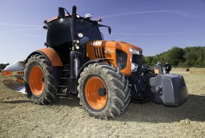 Kubota M7-171 i pług