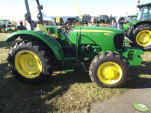 John Deere 5055E