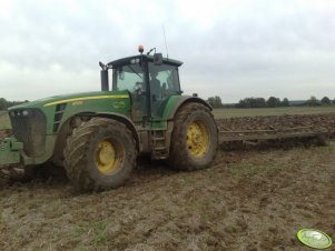 John Deere 8530