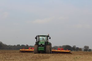 JD 8335 R oraz Vaderstad Carrier