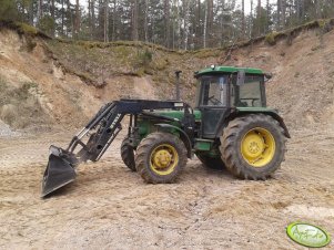 John Deere 2140