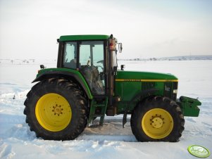 John Deere 6910