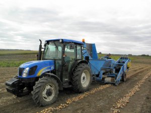 New Holland T4020 + Bolko Z 643