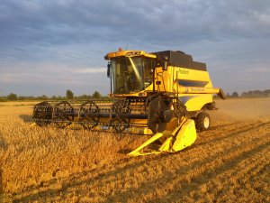 New Holland CSX 7040