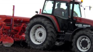 New Holland M135 + KUHN LOGISEME M3000