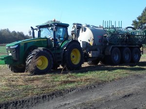 John Deere 8335R