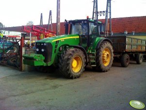 John Deere 8430