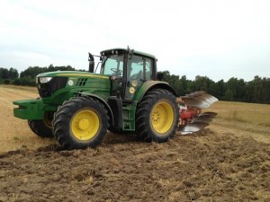 John Deere 6150M + pług Gregorie Besson