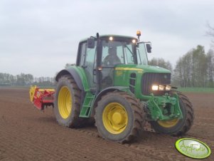 John Deere 6830